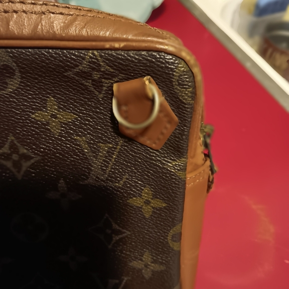 Lv Bag With D Rings (minor Zipper Fray) - Picture 7 of 7